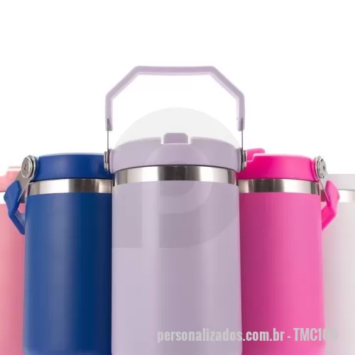 Copo térmico personalizado - Copo térmico inox com a capacidade máxima de 800ml. Apresenta estrutura em parede dupla, tampa plástica rosqueável com vedação a vácuo com alça fixa em inox e uma camada em plástico, além de bico flexível. Acompanha canudo plástico para encaixe interno.