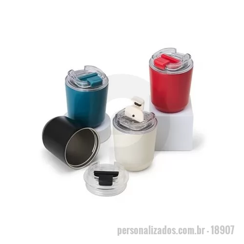 Copo térmico personalizado - Feito para manter as bebidas na temperatura ideal por horas, nosso copo térmico de 280ml é eficiente e funcional. Projetado com parede dupla de aço inoxidável, o copo possui uma tampa plástica com acesso ao bocal, além de uma tampa protetora para evi