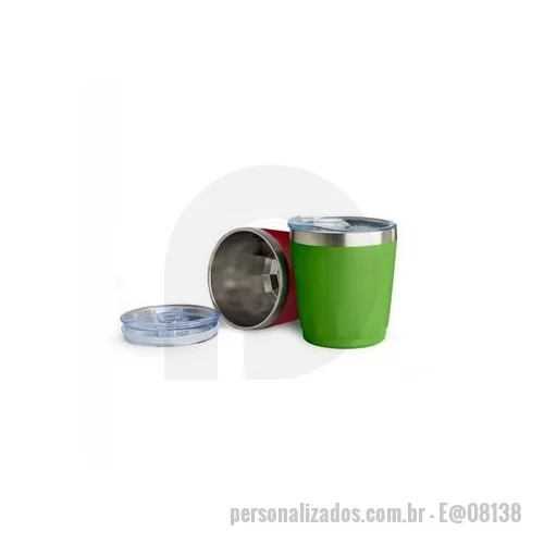 Copo térmico personalizado - Bebida gelada do início ao fim, sem complicação! Com capacidade de 200 ml, nosso copo térmico em inox foi projetado para proporcionar uma experiência refrescante e saborosa a cada gole. A parte interna preserva o frescor da bebida, enquanto a tampa c