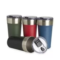 Copo térmico com canudo de capacidade para 500ml . Feito em inox 18/8 e livre de BPA. Possui abridor de garrafas acoplado em sua base. Acompanha canudo e tampa de plástico.