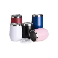 Copo térmico de capacidade de 320ml, feito em inox, com parede dupla e tampa plástica (livre de BPA) com bocal para um consumo mais rápido e prático