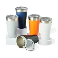 Descrição: Copo térmico com capacidade de 473ml feito em inox com parede dupla, acompanha tampa acrílica de encaixe com bocal.  Altura :  14,9 cm  Largura :  9,4 cm  Circunferência :  27 cm  Medidas aproximadas para gravação (CxL):  11 cm x 3 cm  Tamanho total aproximado  (CxL):  Diâmetro sem tampa 7,7