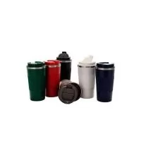 Copo térmico em inox 304 com pintura eletrostática e capacidade de até 500 ml. Possui parede dupla, vedação a vácuo e base emborrachada antiderrapante. Conta ainda com tampa rosqueável em plástico com trava no bocal e luva removível em silicone. Altu