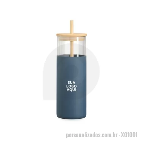 Copo vidro personalizado - Apresentamos o Copo de Vidro Borossilicato Personalizado: a escolha perfeita para brindes corporativos que combinam elegância e funcionalidade! Com capacidade de 500ml, este copo é fabricado em vidro borossilicato resistente, mantendo suas bebidas na temperatura ideal. Inclui canudo e tampa de bambu com abertura para canudo, proporcionando praticidade e um toque ecológico. A luva de silicone garante melhor aderência e conforto durante o uso. Personalize com o logotipo da sua empresa, mensagem ou design exclusivo, criando um brinde único e sofisticado. Ideal para eventos, reuniões e ações promocionais, surpreenda seus clientes e colaboradores com este copo exclusivo e funcional!