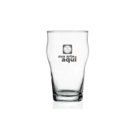Copo de vidro para cerveja.