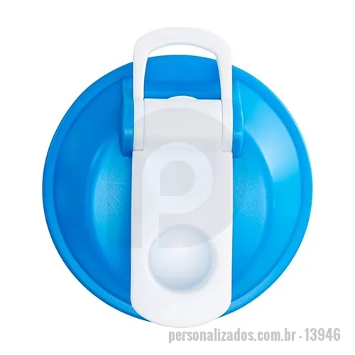 Coqueteleira personalizada - DESCRIÇÃO: Coqueteleira plástica 750ml com porta comprimido. Copo transparente fosco com medição em ml e oz (600ml e 20oz), apesar do copo constar esta medição ele suporta até 750ml (ultrapassa a marcação); parte frontal com pequenas portas especificadas com os dias da semana em siglas inglês/francês, basta levantar/abrir à direita para a abertura de cada compartimento. Tampa de rosca com pequena alça regulável e tampa protetora para o bocal.  Medidas aproximadas para gravação (CxL): 13,5 cm x 6 cm  Tamanho total aproximado (CxL): 22,5 cm x 10,6 cm x 27,4 cm  Peso aproximado (g): 161  Cores: azul e cinza  Consultar disponibilidade do estoque