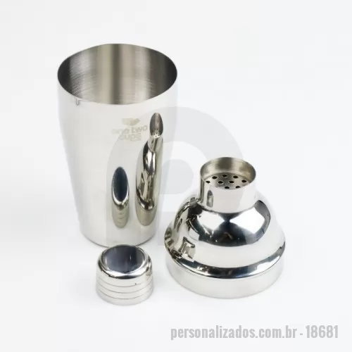 Coqueteleira personalizada - Coqueteleira de inox com capacidade para 600ml, contém tampa de pressão com peneira e tampa protetora.  Altura :  20,8 cm  Largura :  8,4 cm  Circunferência :  26,8 cm  Medidas aproximadas para gravação (CxL):  4 cm X 5 cm  Peso aproximado (g):  210