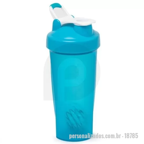 Coqueteleira personalizada - Coqueteleira em polipropileno com capacidade de 700ml, livre de BPA, copo contendo detalhes laterais em relevo e escala de medições em ml e oz. Tampa rosqueável com bocal, trava de segurança e alça para transporte. Acompanha misturador de mola.  Altura :  21 cm  Largura :  5,9 cm  Circunferência :  26,3 cm  Medidas aproximadas para gravação (CxL):  16 cm x 9 cm  Peso aproximado (g):  112  AZUL	PRETO	ROXO	VERMELHO