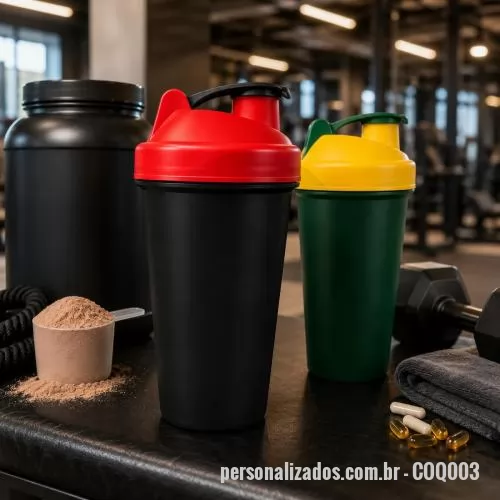 Coqueteleira personalizada - Coqueteleira produzida em polipropileno, com fabricação própria e disponível em diversas combinações de cores. Possui corpo leve, resistente e tampa com bocal, facilitando o preparo e o consumo de shakes, vitaminas, suplementos e bebidas variadas. Se