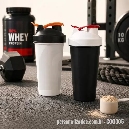Coqueteleira personalizada - Coqueteleira produzida em polipropileno, de fabricação própria, com estrutura leve, resistente e design bicolor. Conta com tampa prática com bocal e alça acoplada, facilitando o transporte e o consumo em diferentes momentos da rotina. Ideal para prep