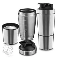 Garrafa coqueteleira em aço inox para proteína com capacidade da garrafa de até 750ml e copo com capacidade de 200ml, acompanha mola para mistura e medidor gavado na parede da garrafa.