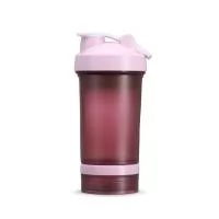 Coqueteleira com capacidade de 500 ml produzida em polipropileno livre de BPA, acompanhada de dois compartimentos extras de 150 ml e 100 ml que permitem armazenar suplementos ou porções adicionais de forma prática e organizada. O copo possui detalhes