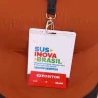 Cracha de PVC - Com impressão em alta definição, tamanho 10x15 - Ideal para grandes eventos.
