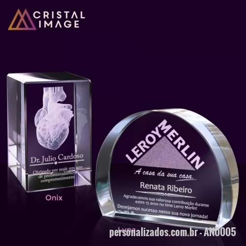 Cubo de cristal personalizado - Blocos e cubos de cristal em diversos formatos e tamanhos com gravação a laser personalizada em 2D ou 3D no interior da peça