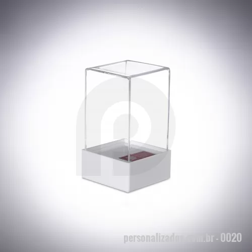 Cúpula personalizada - O display criado para a CÚPULA SIGNIA foi desenvolvido sob medida, seguindo as diretrizes do cliente que participou de todo o processo de criação e aprovação, assegurando uma solução personalizada para o lançamento.  Este esforço colaborativo resultou em um material único, ideal para destacar e valorizar o produto. Invista em displays de acrílico da AD Plastic para realçar seu produto com elegância e eficácia.