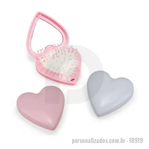 Escova de cabelo com espelho personalizada -  Funcional, a escova com espelho é ideal para quem busca praticidade no dia a dia. Compacta, é feita em plástico e possui abertura vertical, liberando as cerdas ao pressionar o verso.