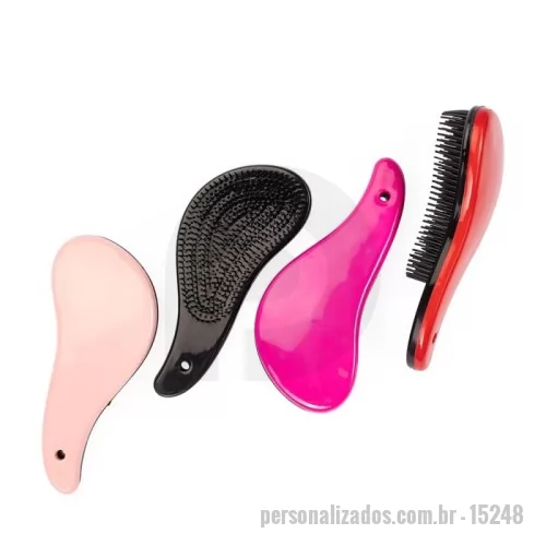 Escova de cabelo personalizada - Descrição: Uma escova com design compacto e ergonômico que deixa os fios desembaraçados sem dificuldades ou causar danos. Feita inteiramente em plástico, conta com cerdas flexíveis são posicionadas em dois níveis diferentes. Proporciona um pentear mais suave e desembaraçante sem repuxar os fios e nem provocar quedas. Além disso, a escova mágica também é versátil e pode ser utilizada em cabelos de todos os comprimentos e curvaturas.