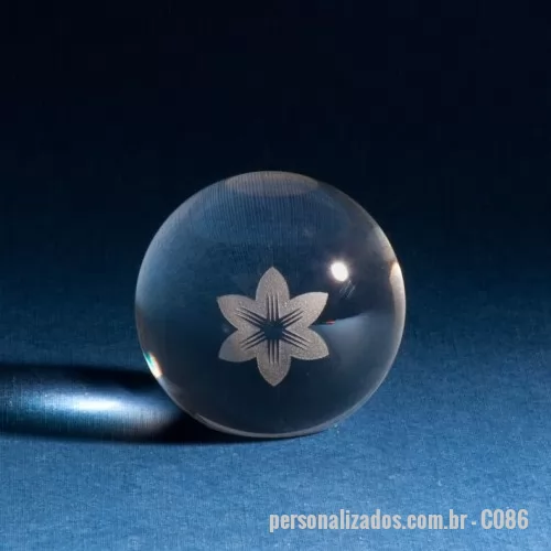 Esfera personalizada - Esfera de cristal com gravação feita na parte externa. Diâmetros disponíveis: 6cm ou 8cm.