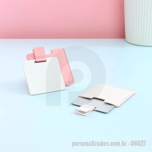 Espelho de bolso personalizado - Espelho inquebrável de aço inoxidável ultra fino com verso escovado e alça em couro sintético. Acompanha estojo de couro sintético.