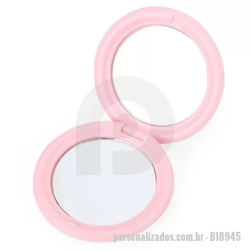 Espelho personalizado - Espelho Duplo Plástico – Compacto e Moderno ?  Prático para levar na bolsa ou no bolso, este espelho duplo é produzido em plástico resistente e conta com design moderno, com centro plano e bordas em declive que garantem um acabamento elegante.  Perfeito para o dia a dia, viagens ou como brinde personalizado.  Especificações:  Largura: 6,5 cm  Comprimento: 6,5 cm  Espessura: 1,6 cm  Área de gravação: 4,5 x 4,5 cm  Peso: 33 g  ???? Leve, útil e estiloso, ideal para quem valoriza praticidade no dia a dia.