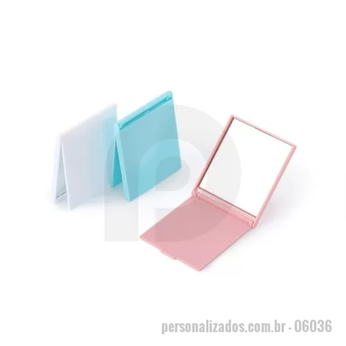 Espelho personalizado - Espelho de vidro sem aumento com moldura em plástico. A tampa protetora, quando inclinada para trás, funciona como apoio para mantê-lo aberto sobre superfícies planas.
