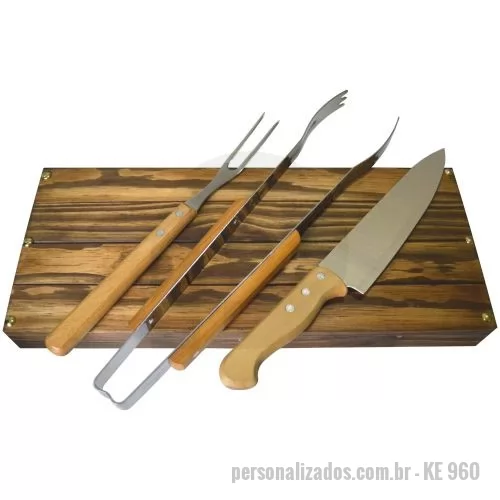 Estojo para kit churrasco e kit cozinha personalizado - Kit churrasco Tramontina em estojo de madeira envelhecida. Gravação da logo a laser no estojo e na faca. Temos diversas opções de kits, encontre uma de acordo com suas necessidades. 