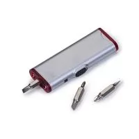 Kit de ferramenta completo personalizado com três peças e lanterna. Leve, portátil e compacto esse kit de ferramenta é útil para realizar pequenos reparos. Brinde de baixo custo com boa área de impressão da marca