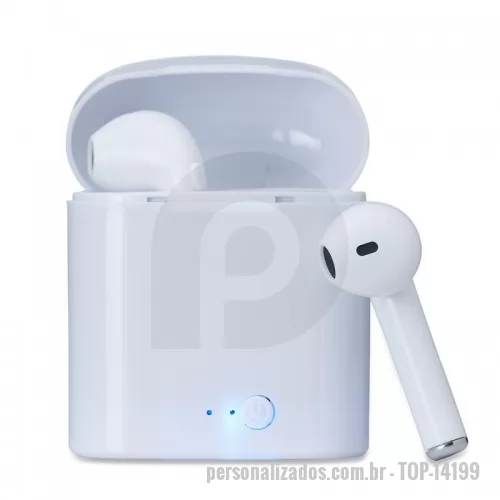 Fone de Ouvido Bluetooth personalizado - Fone bluetooth plástico com case carregador. Para utilização do produto, pressione e segure o botão lateral de ambos fones ao mesmo tempo, luzes led em vermelho e azul ficarão piscando alternadamente até a junção das duas partes (quando conectadas apenas um lado dos fones permanecerá aceso), após realizado o processo conecte o fone através do bluetooth e o led se apagará, indicando a conexão ao dispositivo. Quando emparelhado, pressione uma vez o botão do fone para iniciar ou pausar uma música, ao segurar o botão irá avancar a faixa; no modo ligação pressione uma vez o botão para atender a chamada ou segure o botão do fone para recusá-la. Para o carregamento do produto é necessário recarregar inicialmente o case e após este processo basta conectar os fones no estojo e pressionar o botão power para o carregamento dos mesmos. Fones com microfone embutido. Enquanto o case é carregado o led vermelho ficará piscando, ao concluir a carga o led permanecerá aceso; no carregamento dos fones led
