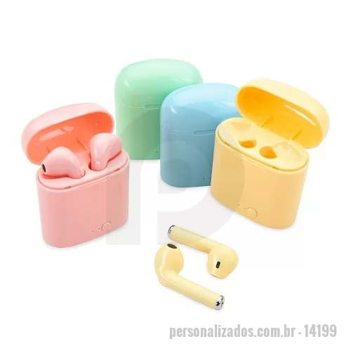 Fone de ouvido personalizado - Descrição: Fone bluetooth plástico com case carregador. Acompanha cabo USB.  Altura :  6,7 cm  Largura :  5,5 cm