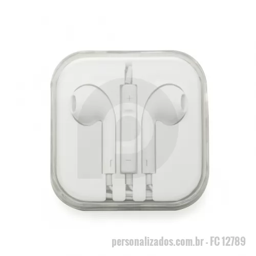 Fone de ouvido personalizado - Fone de ouvido estéreo com microfone e controle de volume. Fone de ouvido plástico na cor branca, entrada P2, possui indicativo L(left) e R(right) na área interna do fone, detalhes internos vazados no fone(possibilita a visão da tela de proteção), microfone acoplado no suporte com desenho indicativo e no verso do suporte controle de volume com desenho indicativo – e +. Acompanha embalagem plástica branca com tampa acrílica transparente. OBS.: Botões de volumes funcionam apenas em aparelhos da linha APPLE.