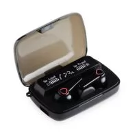 Fone de ouvido bluetooth com comandos touch e case carregador. Com lanterna e display de bateria, o case pode ser utilizado também como um power bank de baixa capacidade para emergências. Material plástico. Acompanham 2 pares de eartips em diferentes tamanhos, lanterna, alça e cabo USB.