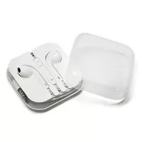 Fone de ouvido P2 com microfone e controle de volume, possui cabo emborrachado e estojo de acrílico.