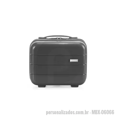 Frasqueira personalizada - Frasqueira de plástico (casca dura). Possui compartimento interno, elástico de segurança, alça para encaixe em malas de viagem e 4 apoios para maior estabilidade. Acompanha placa de personalização.