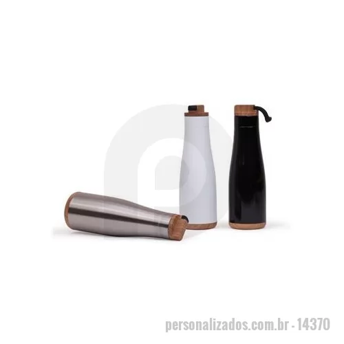 Garrafa de metal personalizada - Garrafa de Inox 730ml com detalhes plásticos imitando de madeira, possui tampa rosqueável com alça retrátil emborrachada. Altura : 26 cm Largura : 7,8 cm Circunferência : 24,6 cm Peso aproximado g : 236