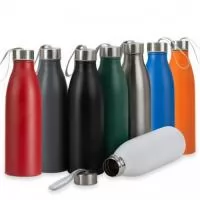 Descrição: Garrafa de inox 750ml com tampa rosqueável e alça de nylon embutida.  Altura :  23,9 cm  Largura :  7,2 cm  Circunferência :  22,8 cm  Medidas aproximadas para gravação (CxL):  15 cm x 5 cm  Peso aproximado (g):  155