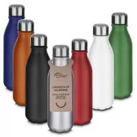 Garrafa em alumínio reciclado com tampa em inox e pintura fosca. Capacidade 550ml.  *Todas as garrafas acompanham etiqueta em papel kraft com descrição do produto*.
