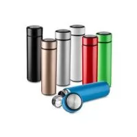 Garrafa inox 450ml com parede dupla e infusor. Conserva temperatura quente ou fria. Altura : 23,1 cm Largura : 6,5 cm Circunferência : 20,5 cm Peso aproximado g : 250