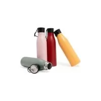 Garrafa inox 800ml com pintura colorida. Possui tampa rosqueável com alça para transporte.