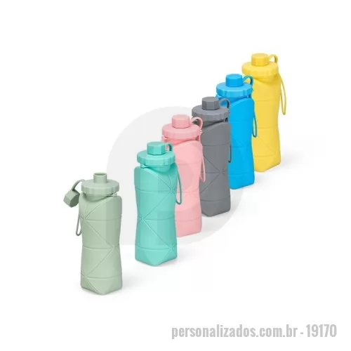 Garrafa Dobrável personalizada - Garrafa dobrável com capacidade máxima de 600ml. Possui estrutura flexível em silicone, livre de BPA e é compatível com lava-louças. Conta com tampa rosqueável em polipropileno (PP) com protetor de encaixe para o bico e alça lateral para transporte, que também pode ser utilizada para envolver a garrafa quando dobrada.