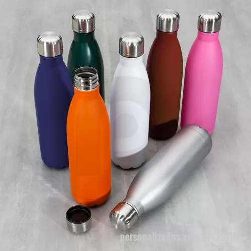 Garrafa personalizada - Garrafa 750ml em inox com tampa rosqueável e pintura fosca. Obs.: Não é um modelo térmico.  Altura :  27,5 cm  Largura :  7,3 cm  Circunferência :  23 cm  Medidas aproximadas para gravação (CxL):  14 cm x 6 cm  Peso aproximado (g):  189