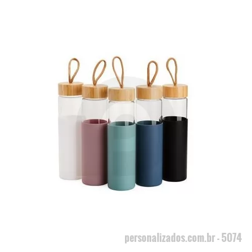 Garrafa personalizada - Garrafa de vidro borossilicato com capacidade de 750ml. Contém tampa de bambu com alça de algodão e luva de silicone. Altura : 26,2 cm Largura : 7,1 cm Circunferência : 22,7 cm Tamanho total aproximado CxL : Diâmetro bocal 4,8 cm Peso aproximado g : 