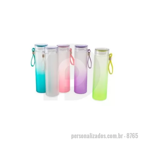 Garrafa personalizada - Garrafa de vidro jateado bicolor, capacidade de 450ml. Contém alça de silicone. Altura : 21,8 cm Largura : 6 cm Circunferência : 19 cm Tamanho total aproximado CxL : Diâmetro sem a tampa 4,3 cm Peso aproximado g : 257