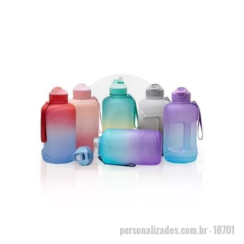 Garrafa personalizada - Squeeze PETG 2,2 litros com bico flip de silicone. Livre de BPA, a garrafa contém tampa com botão de acionamento para o bico com capa protetora, canudo acoplado e alça para transporte.