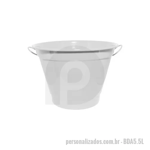 Garrafa personalizada - Alumínio reforçado ou polido, resistente à corrosão. Alças laterais que facilitam transporte, mesmo cheio. Capacidade de Armazenamento - 2 garrafas de 600 ml - 8 garrafas long neck - 4 latas de bebida. Ideal para churrascos, festas, eventos, decoraçã