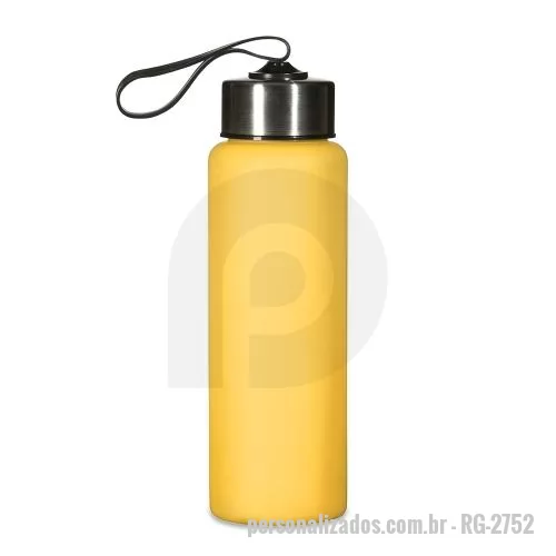 Garrafa personalizada - Garrafa plástica de 680ml. Produzido em PVC fosco livre de BPA, a squeeze possui tampa rosqueável em inox com alça elástica para transporte (não removível).