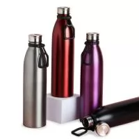 Garrafa de inox 1,1 litros com tampa rosqueável e alça plástica para transporte.