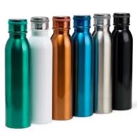 Bebidas na temperatura ideal em qualquer momento do dia. Esta garrafa térmica feita em inox 304, com parede dupla e capacidade de até 800ml é perfeita para qualquer ocasião, leve-a para a academia, parque ou até mesmo, para o trabalho. A sua alça de transporte é feita de silicone e está embutida na tampa (retire-a quase que completamente para usá-la). Uma verdadeira aliada na correria do dia a dia.