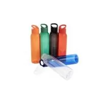Garrafa plástica 700 ml livre BPA com tampa rosqueável e alça para transporte. Altura : 25,8 cm Largura : 6,8 cm Peso aproximado g : 82