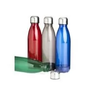 Garrafa translucida de plástico com capacidade para 700ml, possui uma base na respectiva cor leitosa e uma tampa de alumínio com rosca.