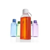 Garrafa plástica 730ml com tampa rosqueável e mosquetão colorido.